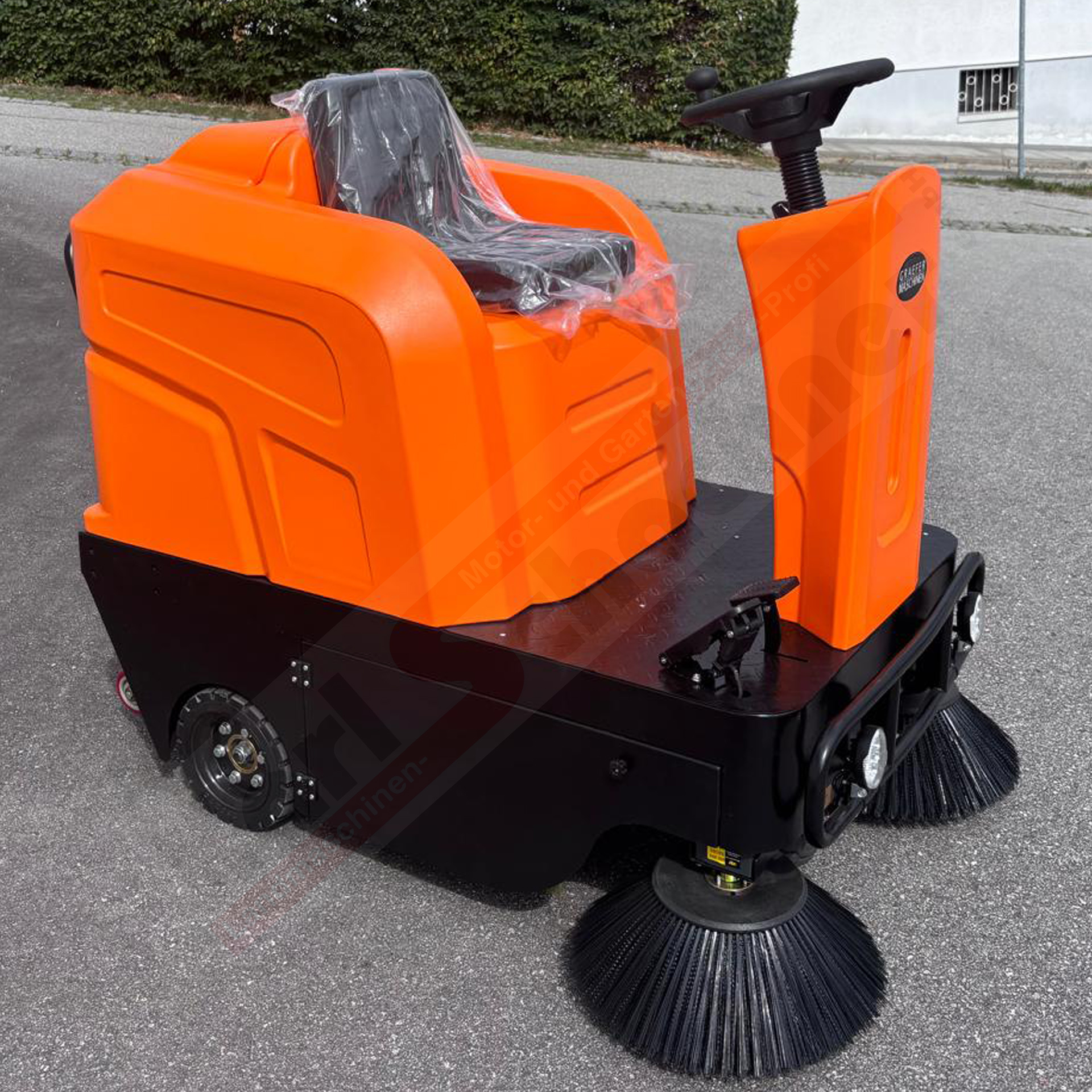 Akku Aufsitz-Kehrmaschine KM80-PRO