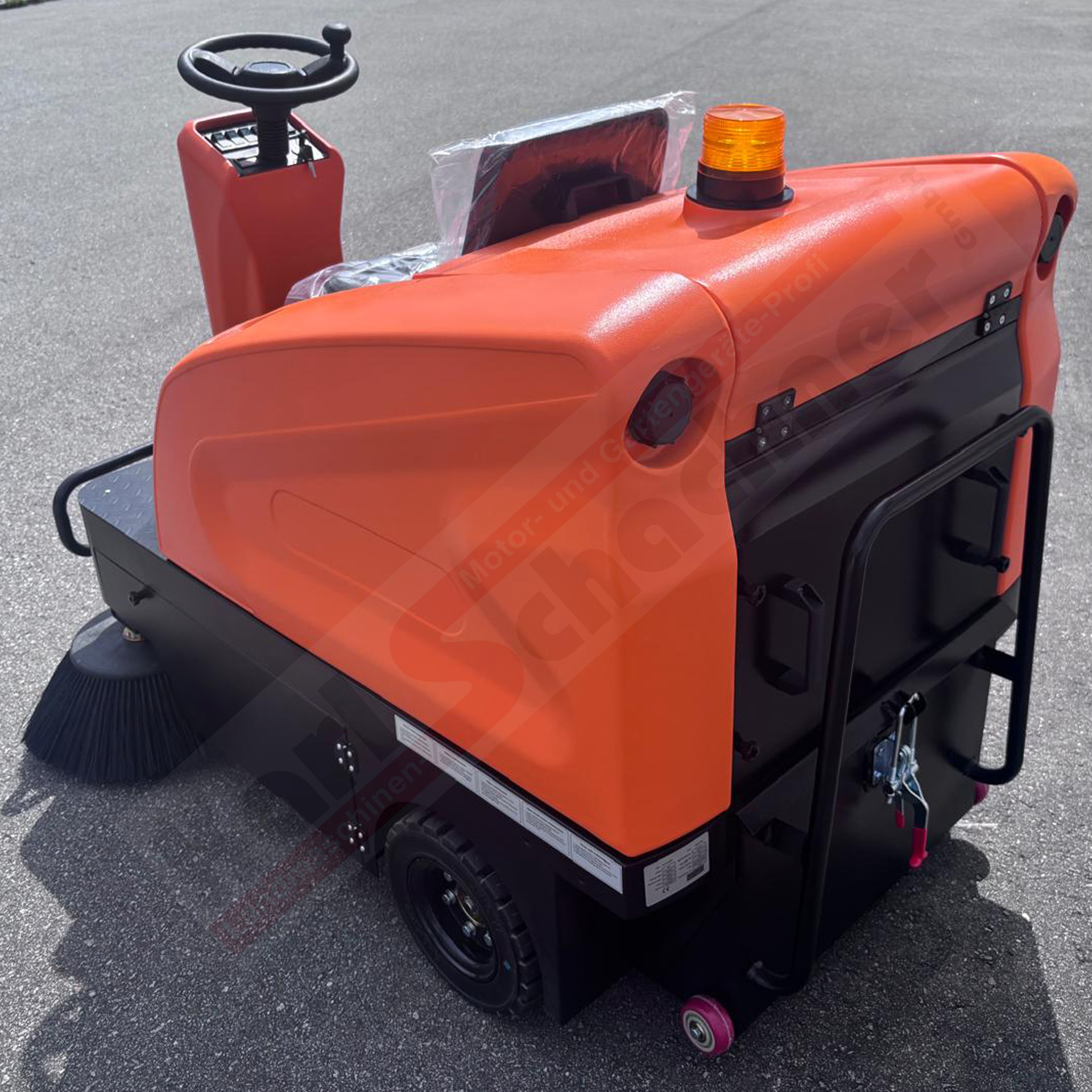 Akku Aufsitz-Kehrmaschine KM120-PRO